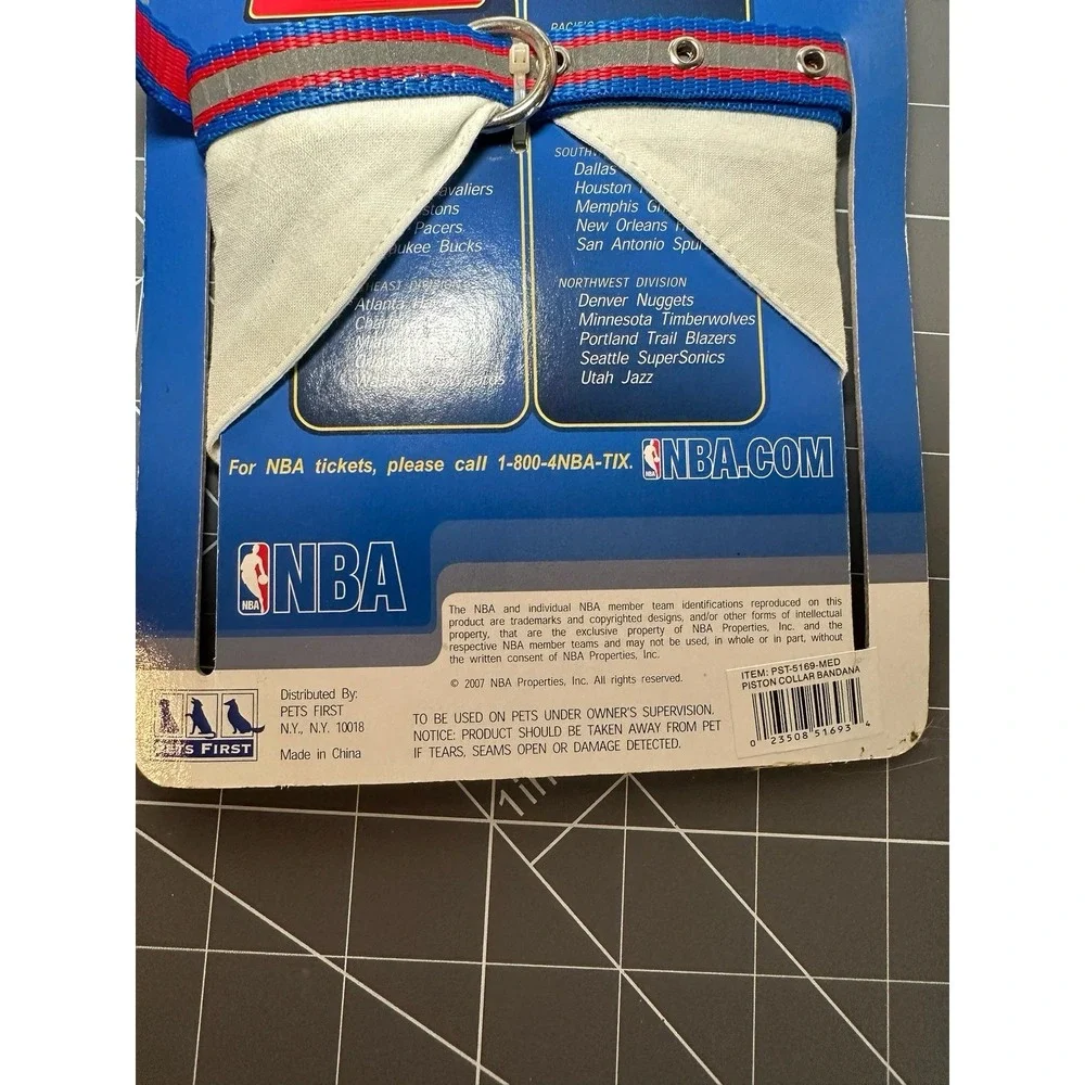 NBA Detroit PISTONS Basketball Pet Collar Bandana Dogs/Cats - Medium - NEW